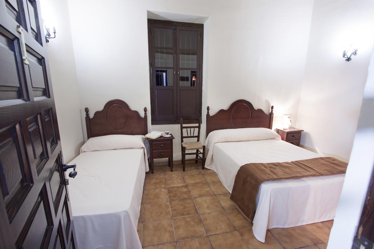 Hotel Puerta De La Sierra Puerto Serrano Exteriör bild
